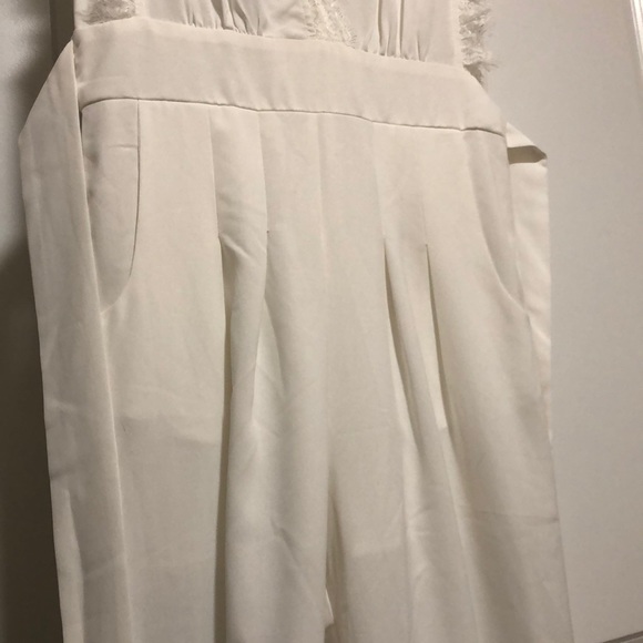 NWOT White Lace Jumpsuit Size Medium - Picture 6 of 8